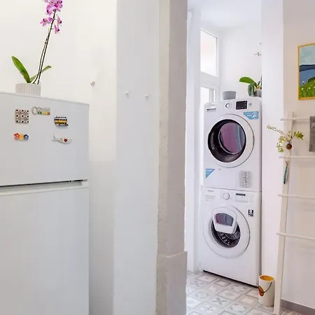 Two Bedroom Cozy Flat By River In Quiet Art Zone דירה ליסבון