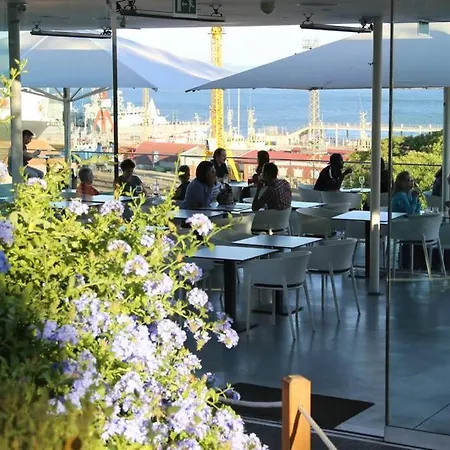 Two Bedroom Cozy Flat By River In Quiet Art Zone Lisbon