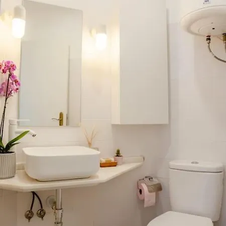 Apartament Two Bedroom Cozy Flat By River In Quiet Art Zone Lizbona