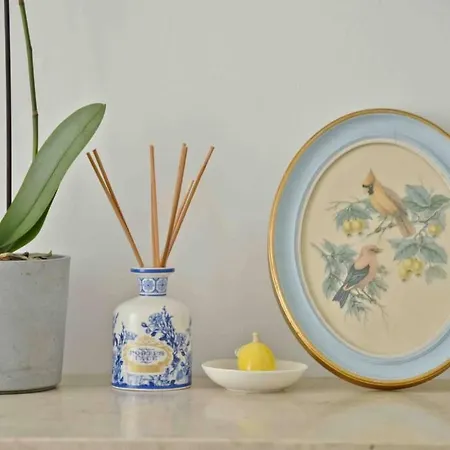 Appartement Two Bedroom Cozy Flat By River In Quiet Art Zone Lissabon