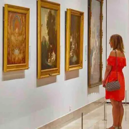 Two Bedroom Cozy Flat By River In Quiet Art Zone *