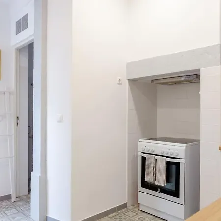 Two Bedroom Cozy Flat By River In Quiet Art Zone *